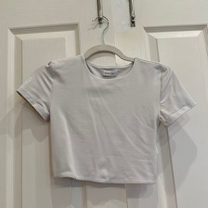 Aritzia Cropped Contour Crew in S (Matte Pearl)